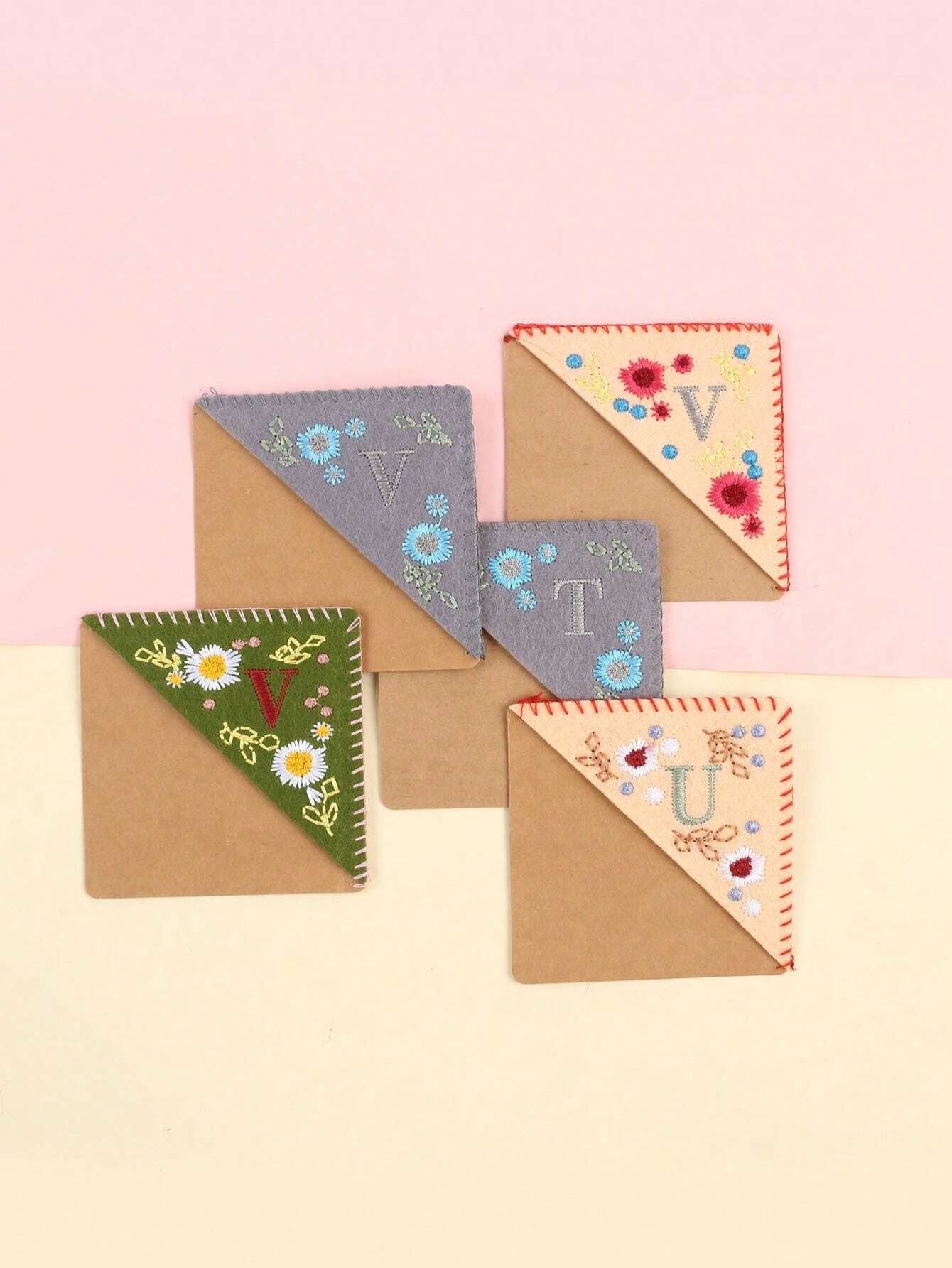 1 pezzo, Segnalibro angolare personalizzato con ricamo a mano, 26 lettere ricamate a mano su feltro, segnalibro con ricamo floreale carino, regalo significativo per gli amanti della lettura, ideale per il ritorno a scuola