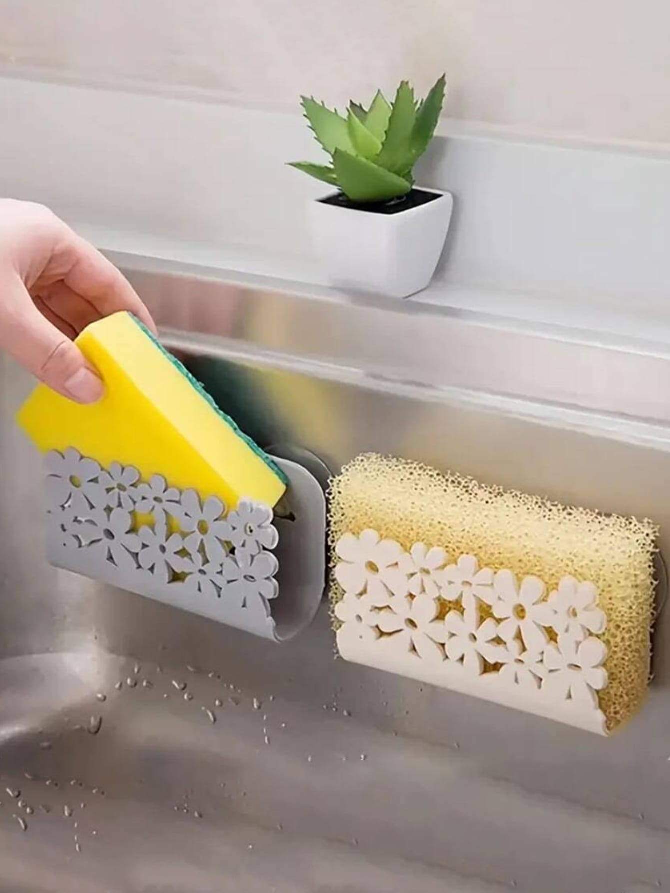 1 pezzo Supporto per spugne da cucina montato a parete con struttura traforata, porta spugna per lavare i piatti e organizzatore drenante