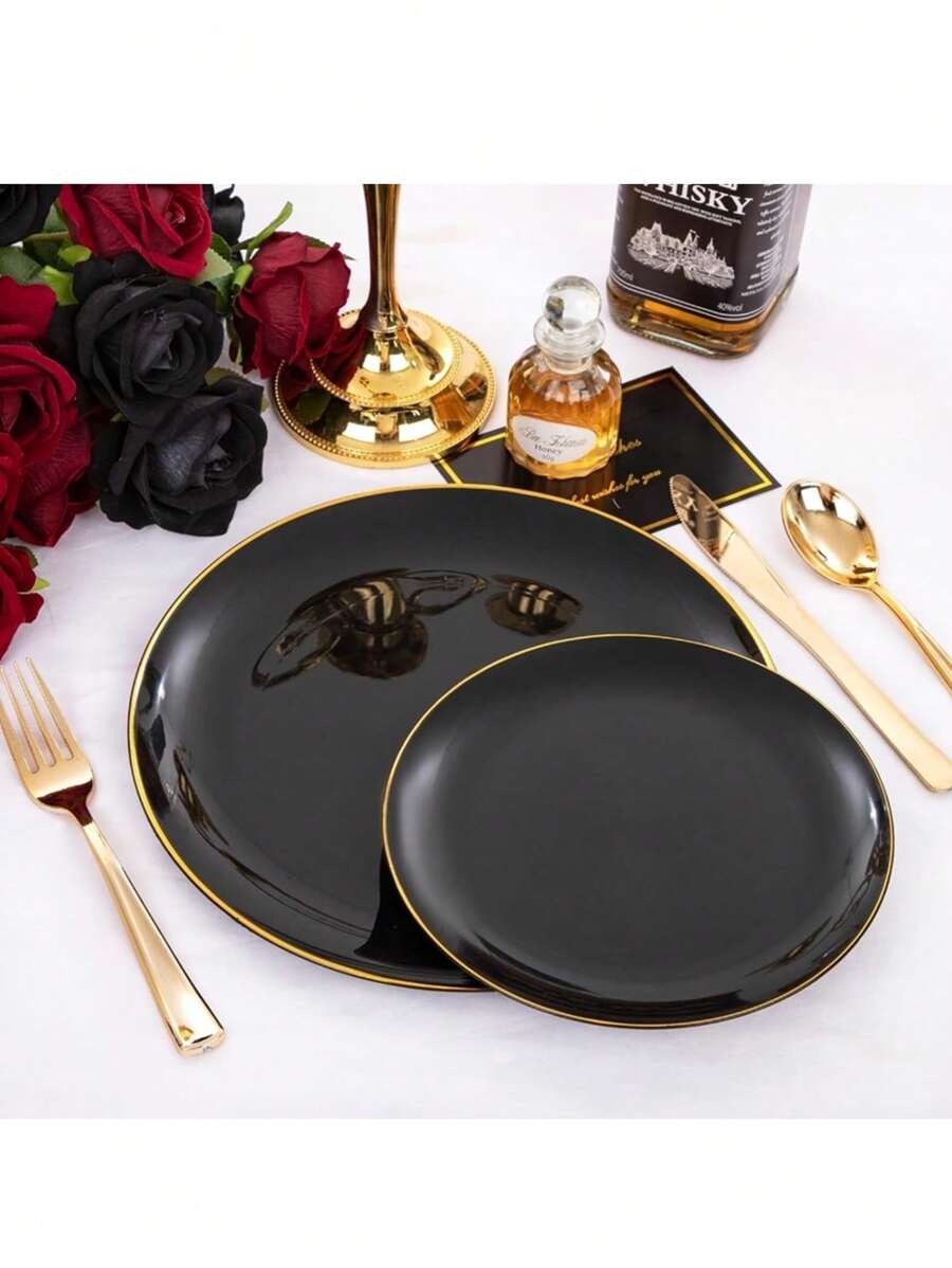 Un set di 25 vassoi da torta e dessert con cerchi in oro nero, inclusi vassoi laterali da 7,5" e 10,25" e vassoi di alta qualità per insalata di frutta, riutilizzabili e facili da pulire.