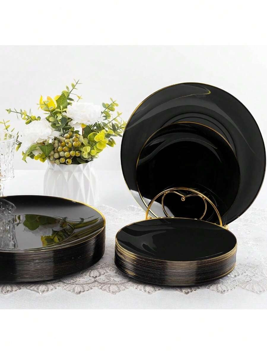 Un set di 25 vassoi da torta e dessert con cerchi in oro nero, inclusi vassoi laterali da 7,5" e 10,25" e vassoi di alta qualità per insalata di frutta, riutilizzabili e facili da pulire.