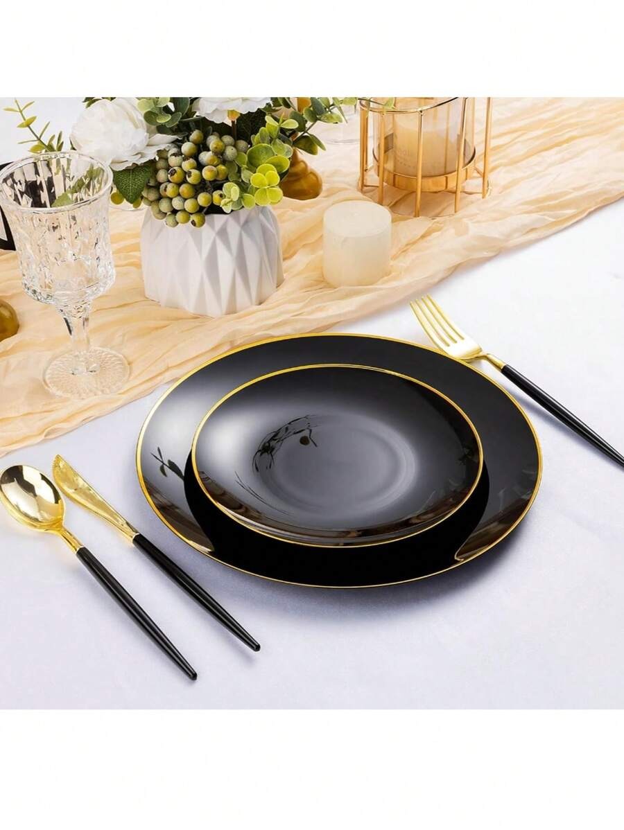 Un set di 25 vassoi da torta e dessert con cerchi in oro nero, inclusi vassoi laterali da 7,5" e 10,25" e vassoi di alta qualità per insalata di frutta, riutilizzabili e facili da pulire.