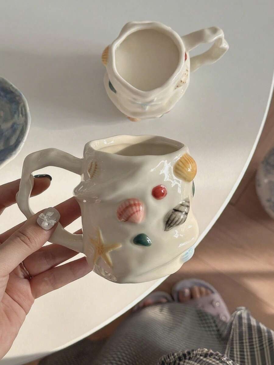 Tazza da caffè in ceramica con motivo a conchiglia in rilievo, tazza da tè in ceramica dipinta a mano, tazza d'acqua carina e di nicchia, tazza per latte art, tazza regalo femminile, bicchiere vintage 3D dipinto a mano
