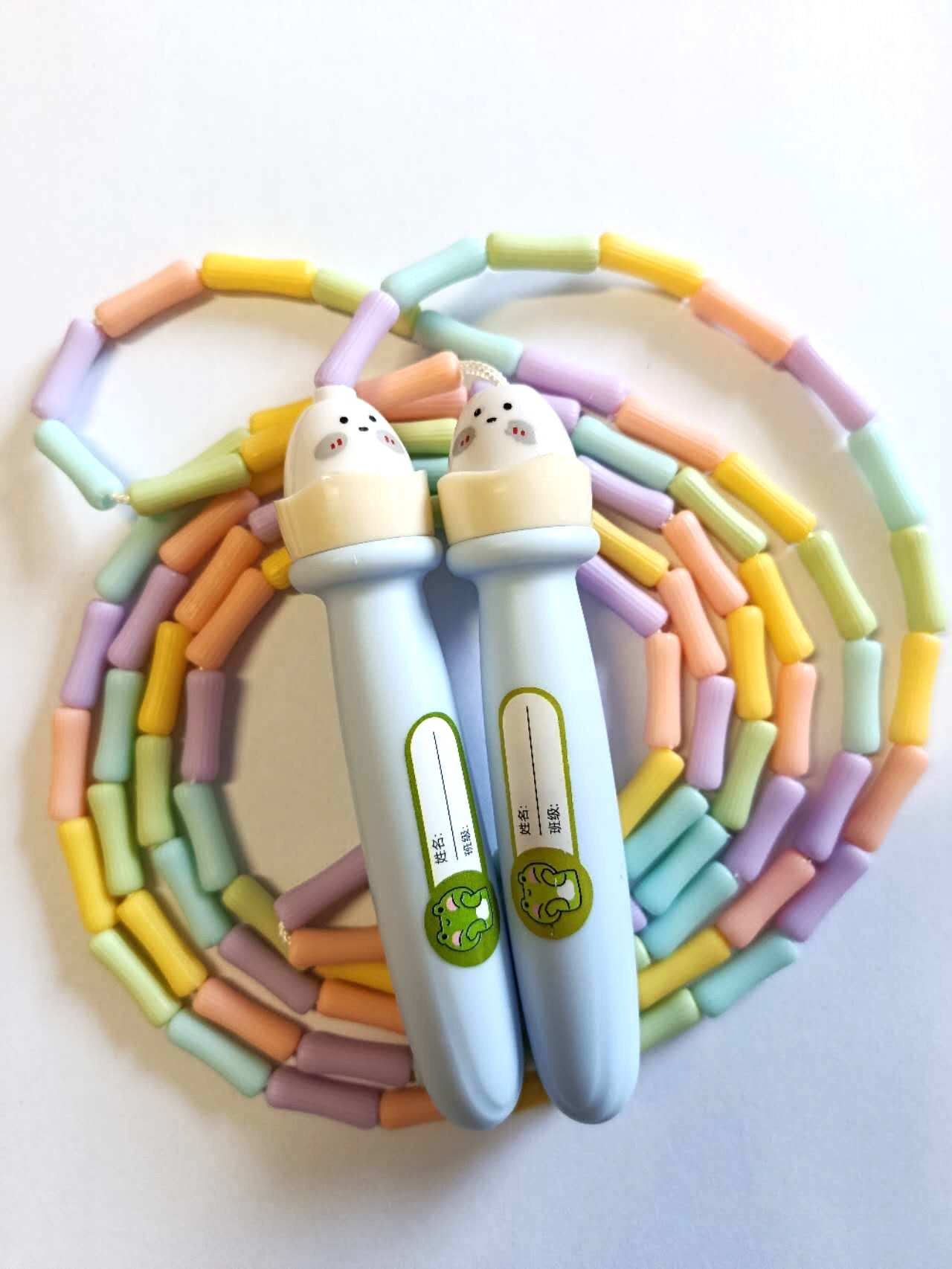 Corda da salto per bambini color pastello stile con personaggio simpatico
