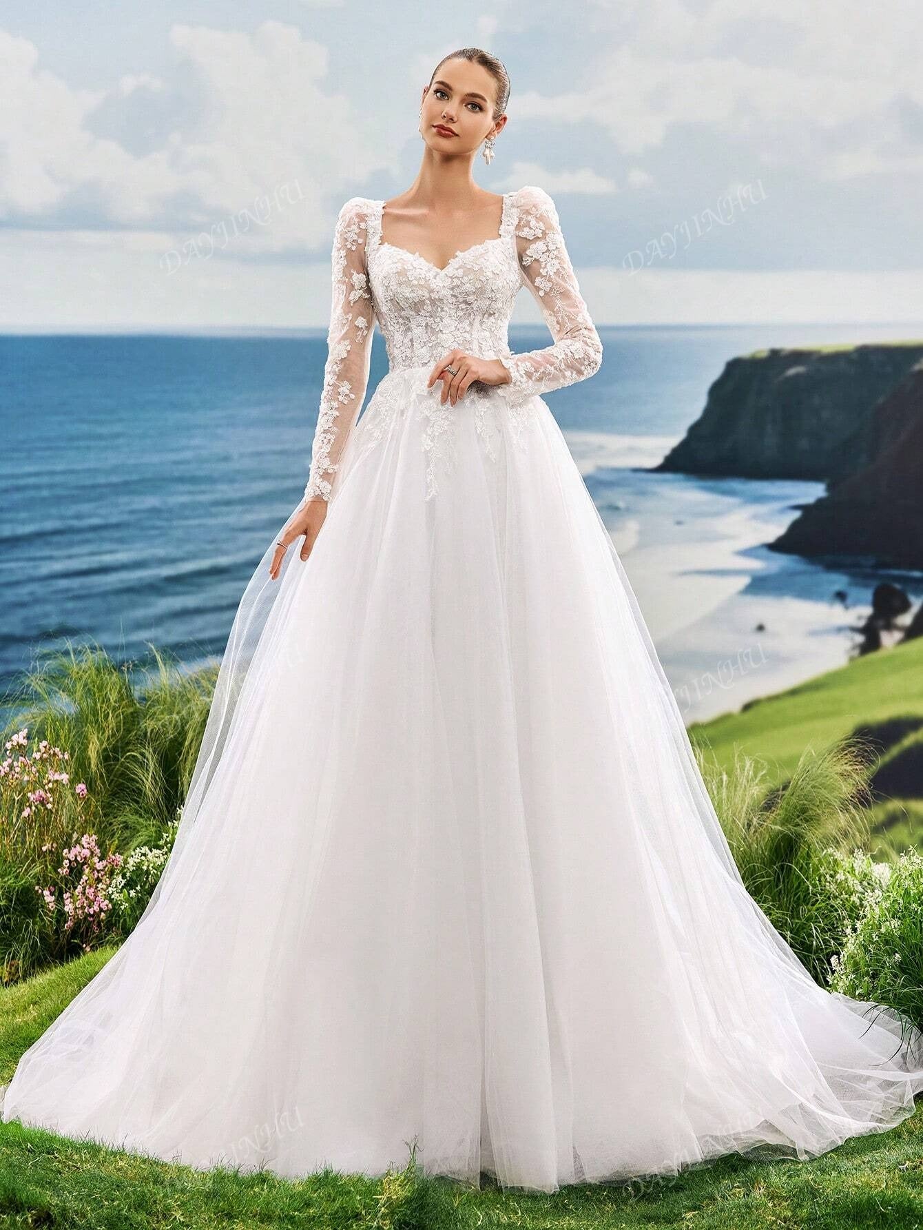 Abito da sposa lungo con maniche lunghe, collo a forma di cuore in pizzo ricamato con perle, corpetto in rete a forma di A con strascico, di lusso, elegante e romantico, adatto per matrimoni in spiaggia