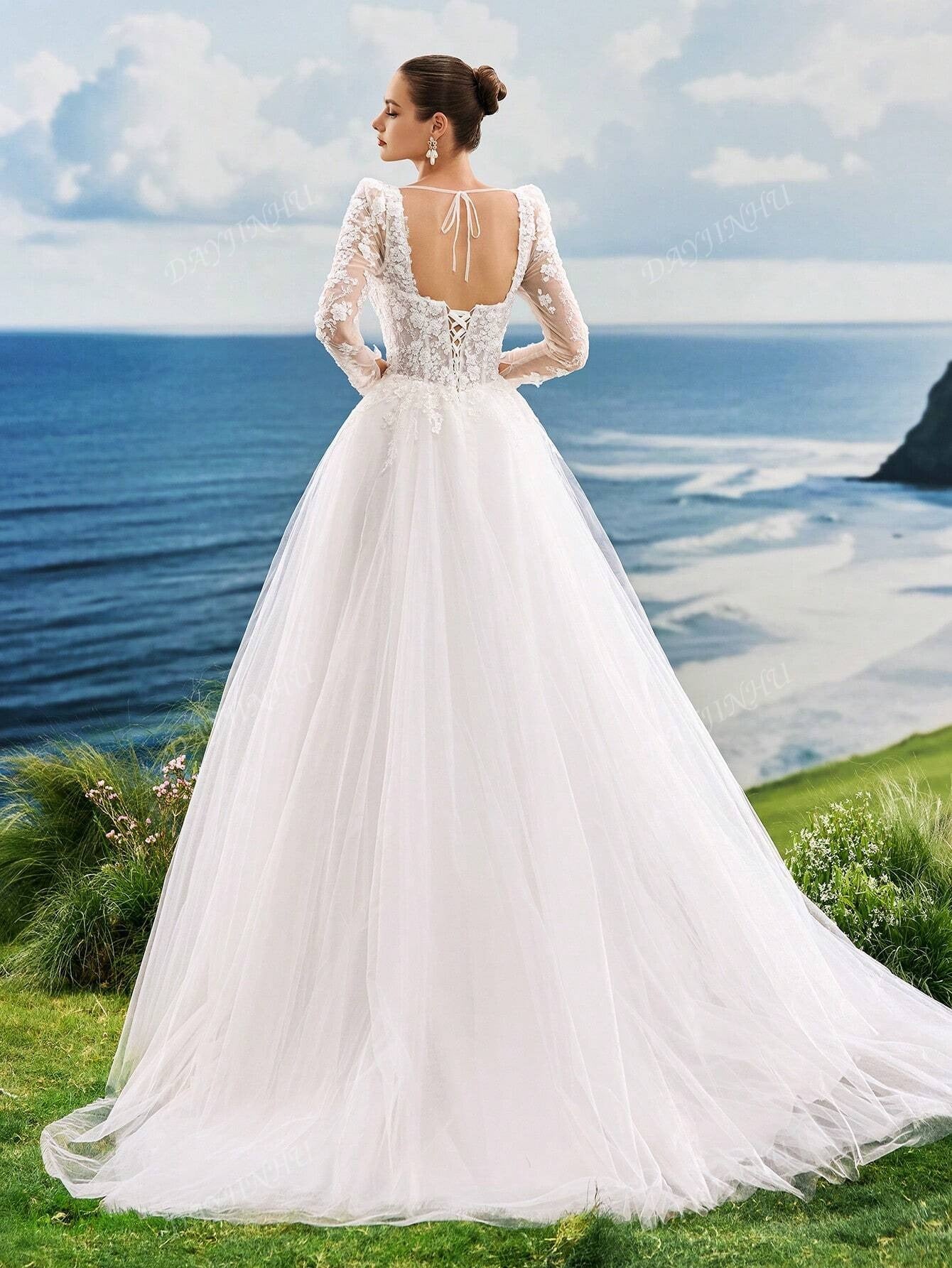 Abito da sposa lungo con maniche lunghe, collo a forma di cuore in pizzo ricamato con perle, corpetto in rete a forma di A con strascico, di lusso, elegante e romantico, adatto per matrimoni in spiaggia
