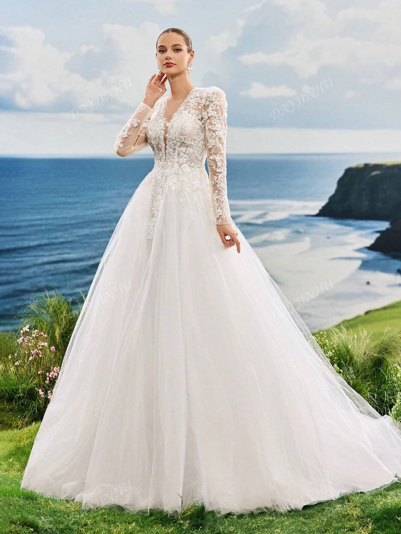 Abito da sposa in in rete a lun ghe maniche con scollo a V, decorato con ricamo di perle e pizzo, elegante e romantico, adatto per cerimonie in chiesa