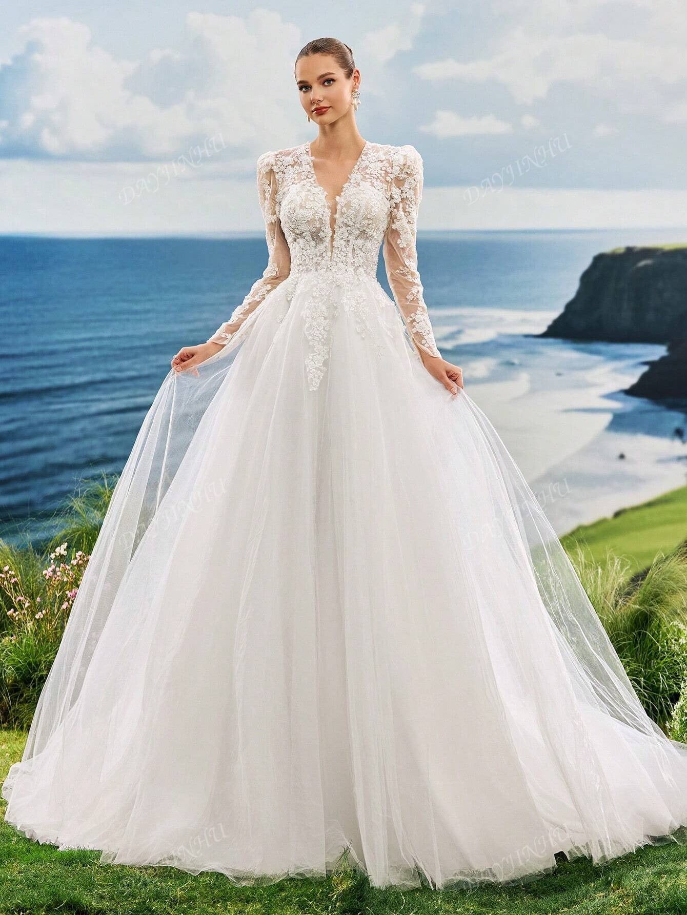 Abito da sposa in in rete a lun ghe maniche con scollo a V, decorato con ricamo di perle e pizzo, elegante e romantico, adatto per cerimonie in chiesa