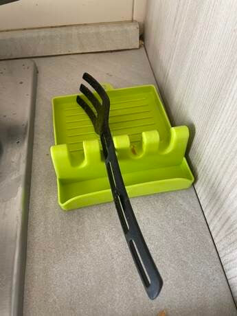Basic living 1 pezzo Rack per coperchio pentola, poggia cucchiaio multifunzione in PP bianco, organizzatore di accessori per utensili da cucina da bancone