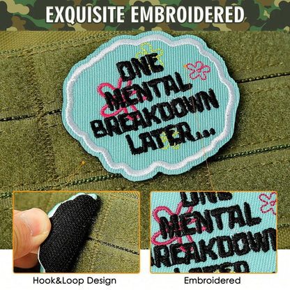 pezzo toppe da 6cmLx5.2cmL con scritta "One Mental Breakdown Later", toppe ricamato con humor sarcastico, badge con per zaini, imbracature per cani, gilet, borse da palestra, cappelli, caschi, regalo ideale