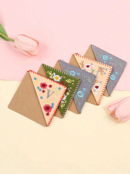 1 pezzo, Segnalibro angolare personalizzato con ricamo a mano, 26 lettere ricamate a mano su feltro, segnalibro con ricamo floreale carino, regalo significativo per gli amanti della lettura, ideale per il ritorno a scuola