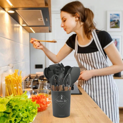 12 pezzi Set di utensili da cucina in silicone, set di utensili da cucina antiaderenti con supporto in legno, lavabili in lavastoviglie, resistenti al calore fino a 230°C, set di spatole, pinze, cucchiai, accessori da cucina