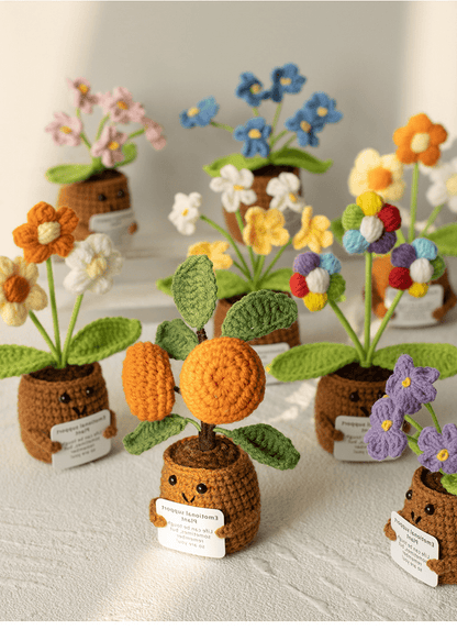 Pianta in vaso ispirante, decorazione floreale lavorata a mano all'uncinetto, pianta in miniatura, nontiscordardime, mughetto, calendula, girasole, biglietto di incoraggiamento caldo fatto a mano