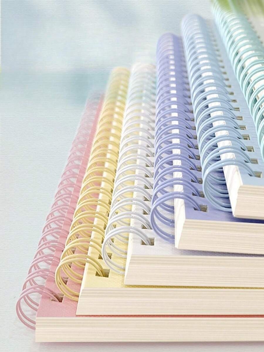Set da 6 quaderni a spirale A5 con citazioni ispiratrici - 60 pagine a righe ciascuno, varietà di colori pastello (verde menta, giallo, viola, rosa, beige, azzurro chiaro)