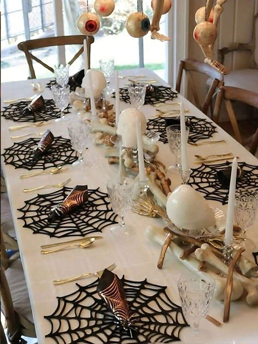 Sottopiatti neri a forma di ragnatela di Ognissanti, sottopiatti rotondi resistenti al calore e antiscivolo lavabili in feltro glitterato con ragno e pipistrello, sottopiatti a forma di ragnatela traforata, decorazioni da tavolo per feste