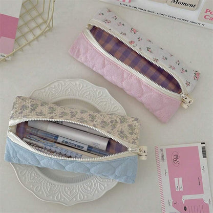 Astuccio per matite con delicati fiori piccoli, borsa portaoggetti carina e portatile in stile coreano (in materiale tessile, adatto per uso quotidiano e scolastico)