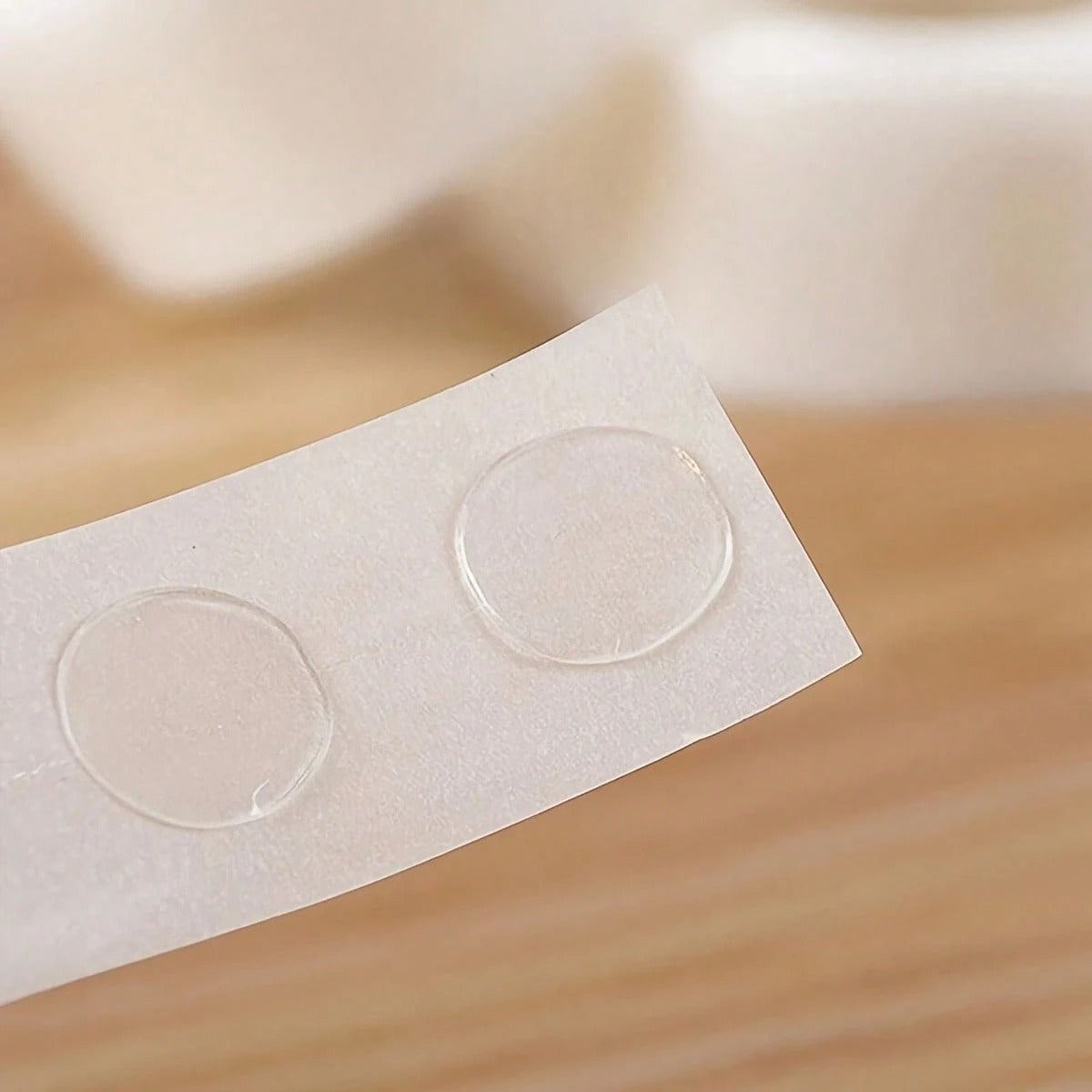 Rotolo Ultra-resistente Punti adesivi biadesivi trasparenti - Fissatore di stoppini per candele, decorazioni per palloncini, punti adesivi per progetti fai-da-te - Facile da applicare, riutilizzabili per progetti artigianali e uso multiuso