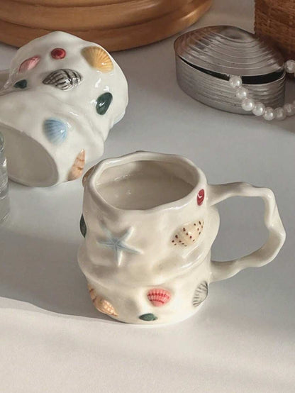 Tazza da caffè in ceramica con motivo a conchiglia in rilievo, tazza da tè in ceramica dipinta a mano, tazza d'acqua carina e di nicchia, tazza per latte art, tazza regalo femminile, bicchiere vintage 3D dipinto a mano
