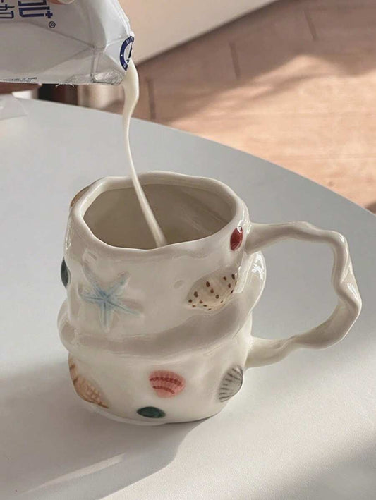 Tazza da caffè in ceramica con motivo a conchiglia in rilievo, tazza da tè in ceramica dipinta a mano, tazza d'acqua carina e di nicchia, tazza per latte art, tazza regalo femminile, bicchiere vintage 3D dipinto a mano
