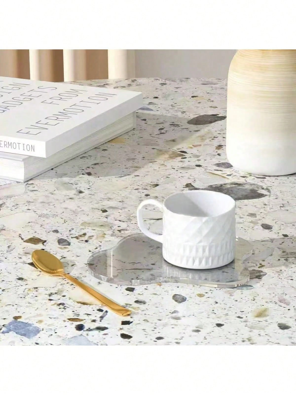 Sottobicchiere in acrilico trasparente a forma di nuvola creativa - resistente al calore, antiscivolo, adatto per tazze di caffè e tè, ottimo per la decorazione domestica e per la ristorazione