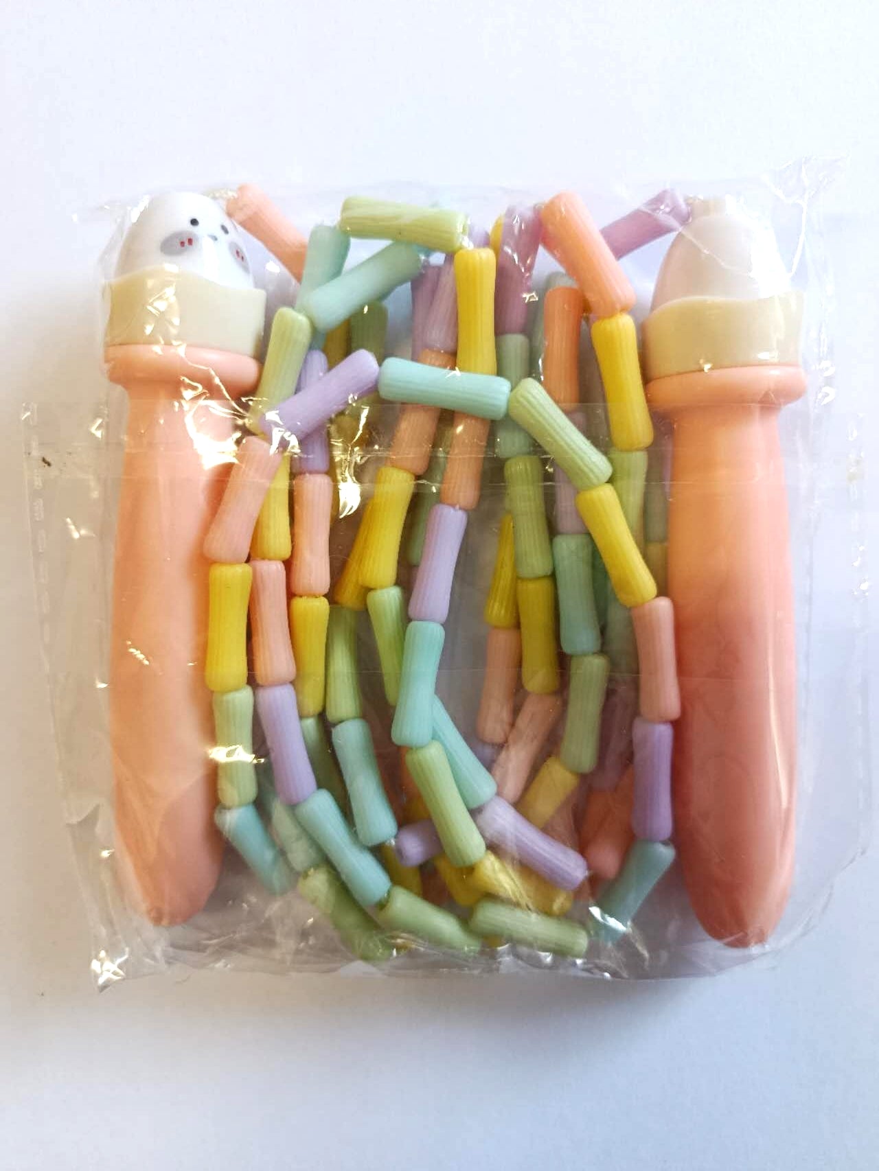 Corda da salto per bambini color pastello stile con personaggio simpatico