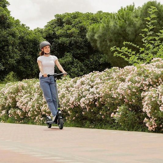 Cecotec Ctec Patinete Electrico Bongo D30. 350 W, Maximo de 650 W, Bateria 270 WH, Autonomia de 30 km, Ruedas 8,5" - ✅Consegna in 3-5 giorni