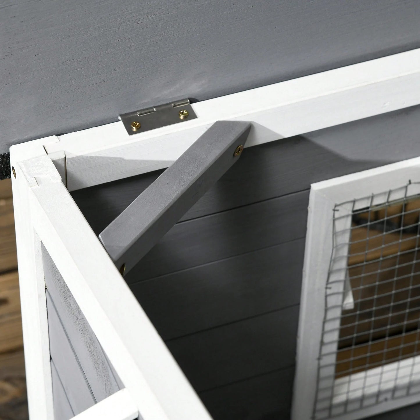 PawHut Casetta per Cani Taglia Piccola e Media in Legno di Abete, Design Rialzato con Tenda Protettiva, 2 Finestre e Fondo Rimovibile, 109x79x72 cm