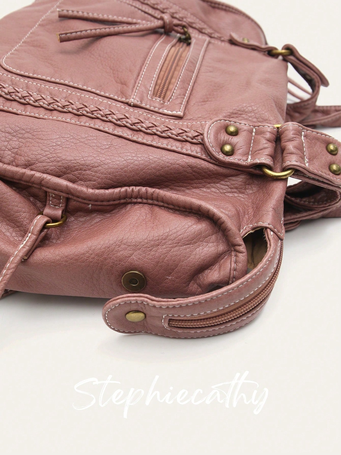 Borsa a tracolla unisex in stile street retrò e casual, in morbida pelle vegana trattata con spazzola, con chiusura lampo, tasche con chiusura lampo, decorazioni intrecciate, ampia capacità