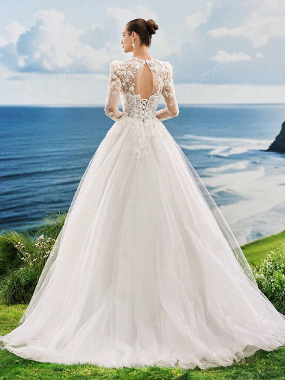 Abito da sposa in in rete a lun ghe maniche con scollo a V, decorato con ricamo di perle e pizzo, elegante e romantico, adatto per cerimonie in chiesa
