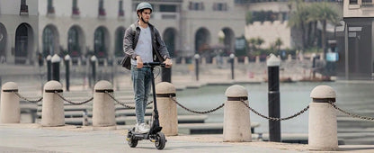 Todimart Monopattino elettrico TODIMART X5 per adulti, motore brushless da 800 W, batteria da 48 V 18,2 Ah, autonomia massima 75-80 km, pneumatici fuoristrada da 10 pollici in grado di gestire pendenze di 25°